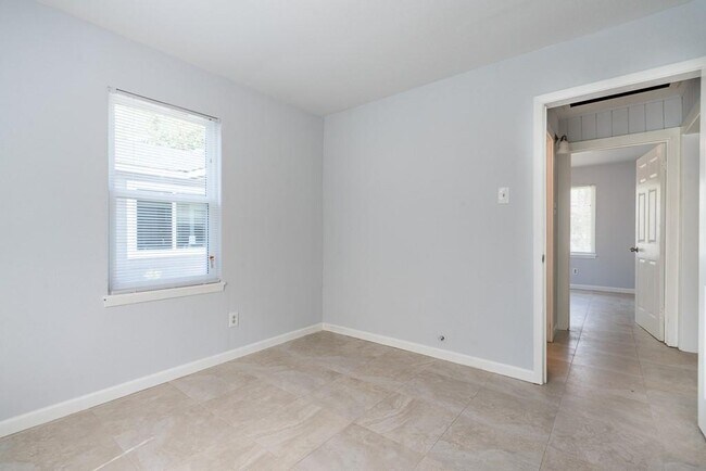 Building Photo - 3114 Wentworth St