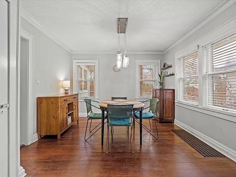 Building Photo - 7527 Madison Ave