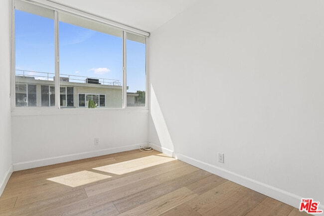 Building Photo - 1525 Hayworth Ave