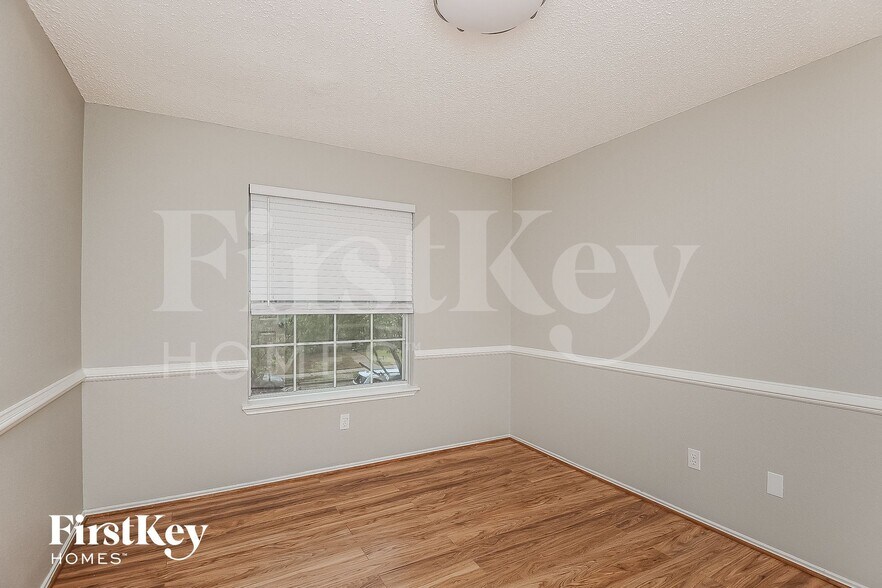 Building Photo - 1411 Springwood Dr