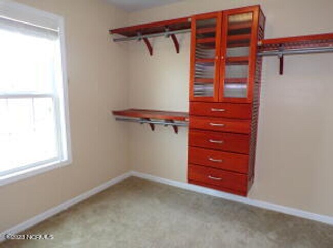 Building Photo - 4 Bedroom 2.5 Bathroom home located in Carolina Subdivision