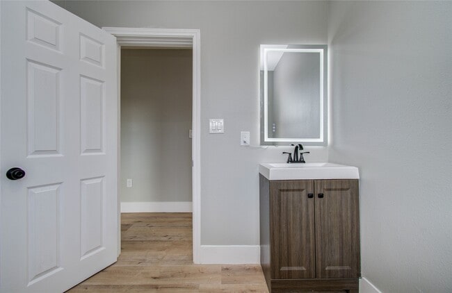 Building Photo - 114 S Iowa St