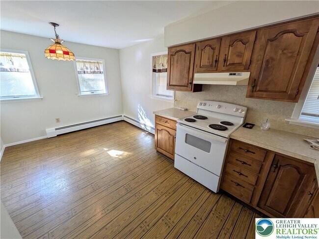 Building Photo - 3470 Rhododendron Dr