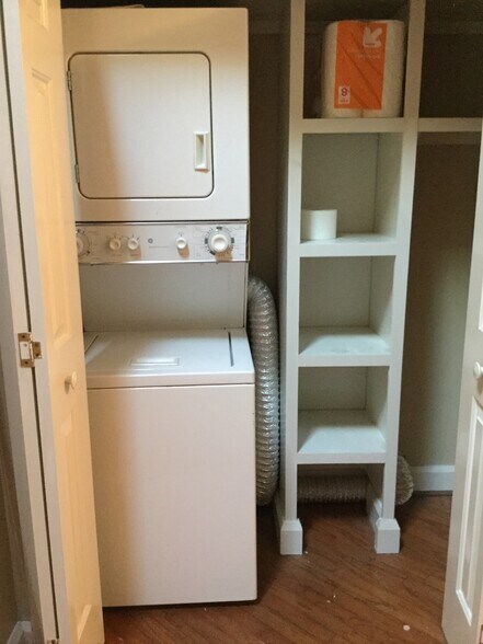 Laundry Closet - 714 Buchanan St