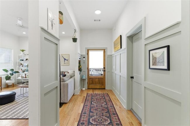 Building Photo - 1030 Kirkwood Ave SE