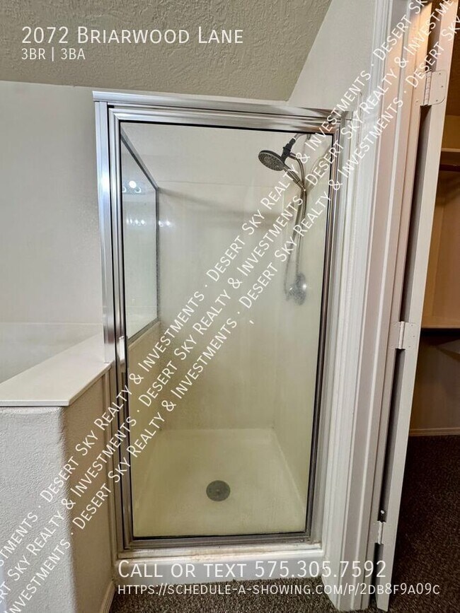 Building Photo - 2072 Briarwood Ln