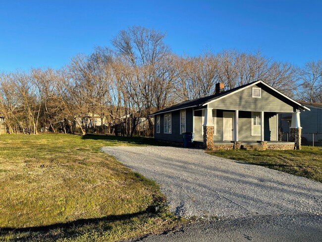 Building Photo - 728 Indian Ave