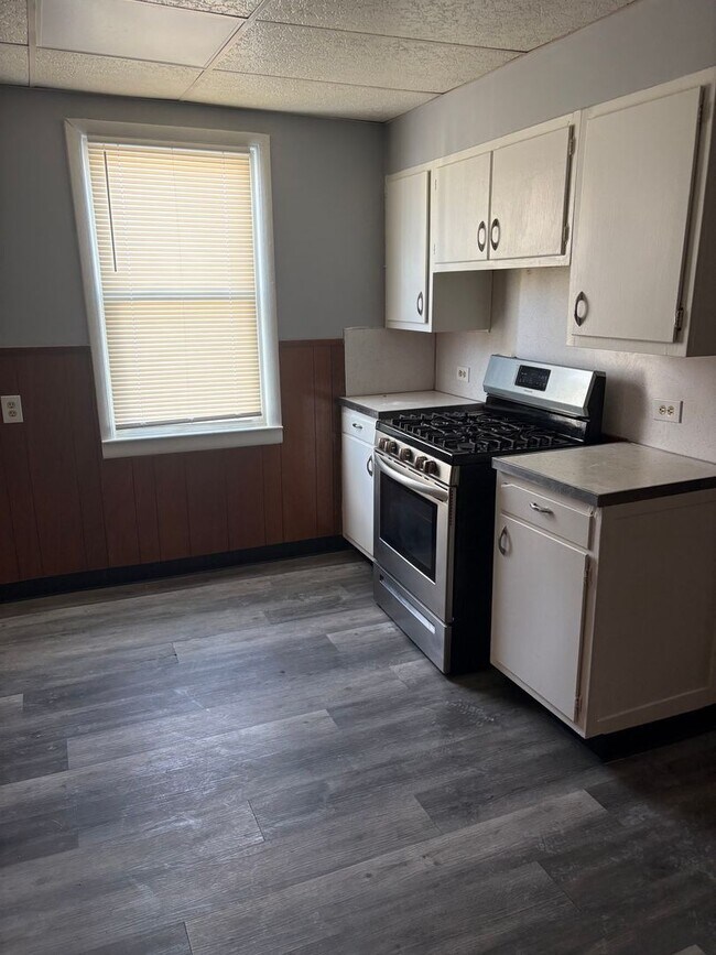 Building Photo - 26 James St