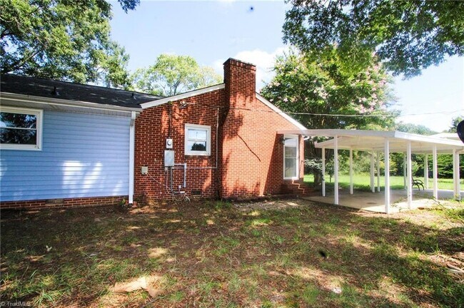 Building Photo - 9078 W Market St