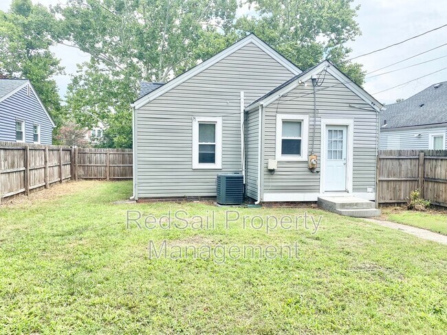 Building Photo - 221 Cherry Ave