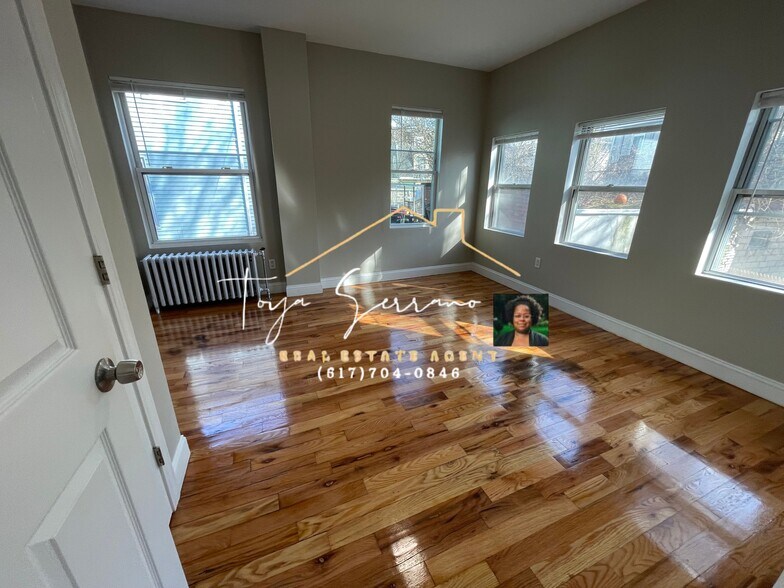 Building Photo - 11 Abbotsford St