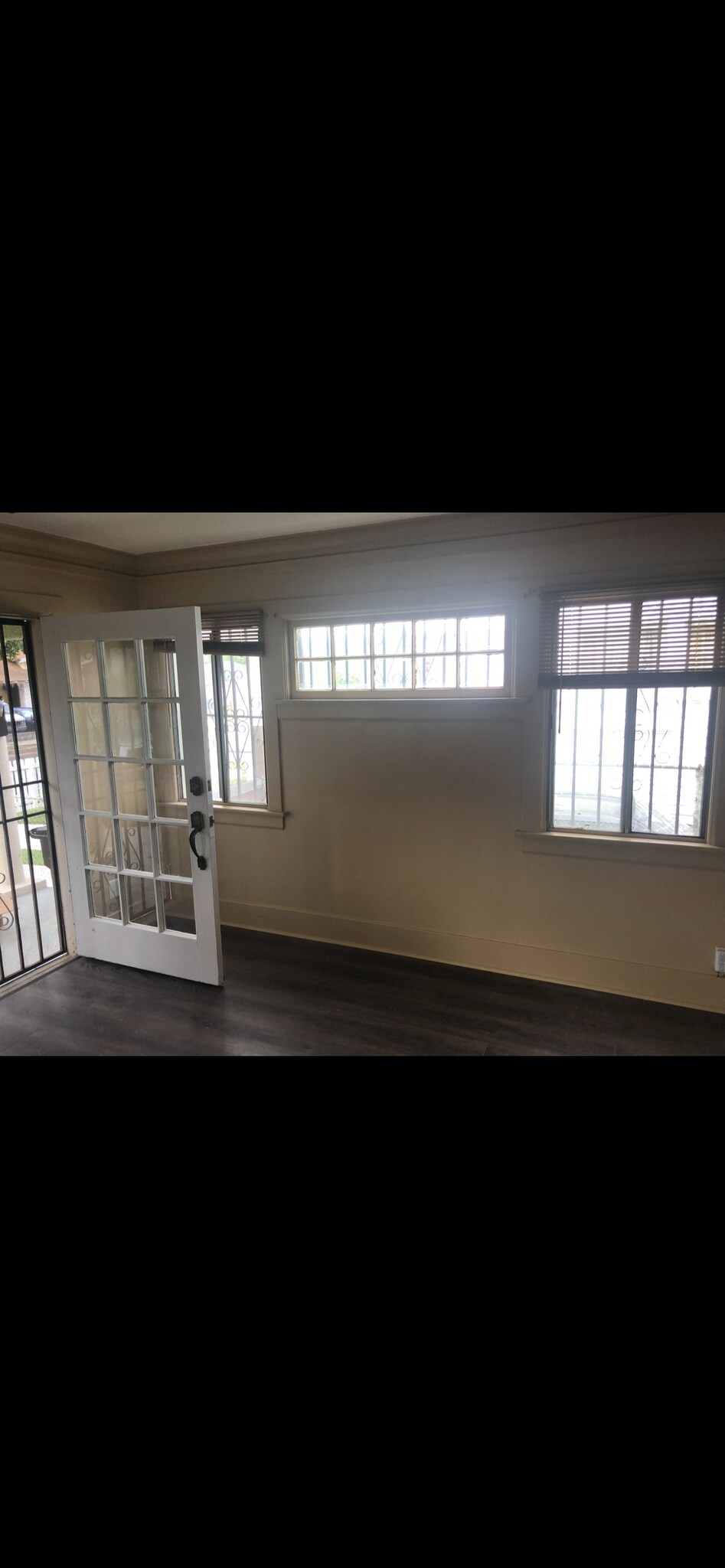 Building Photo - 1233 W 41st St