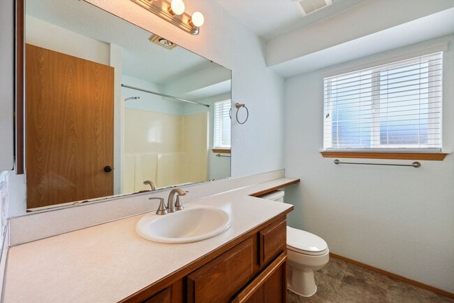 Building Photo - Move in ready - 3 bedrooms, 2 bath rambler...