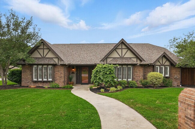 Building Photo - 328 Shawnee Trail