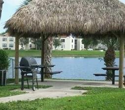 Building Photo - 211 Lake Pointe Dr