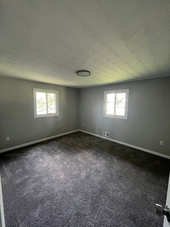 Building Photo - 41 Capri Dr