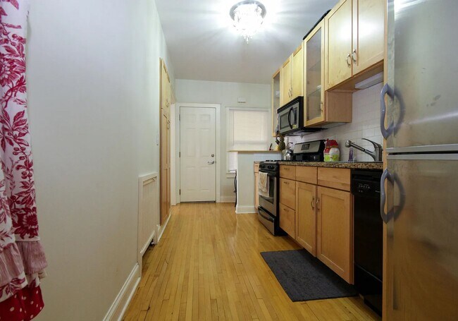 Building Photo - 2509 Girard Ave S