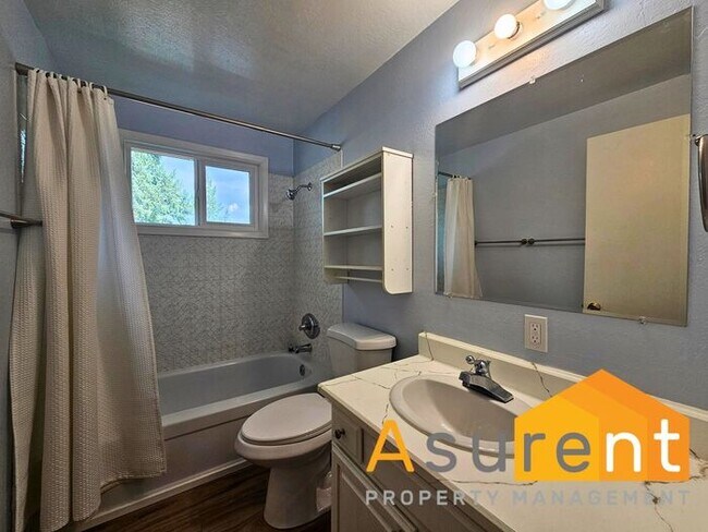 Building Photo - Stunning Home located in the picturesque Ashland