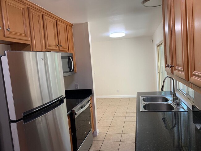 Building Photo - Charming Two-Story Home in Vista with Spac...