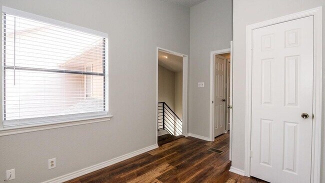 Building Photo - 5809 Hollytree-
