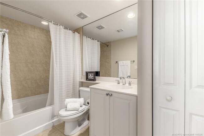 Building Photo - 715 NW Flagler Ave