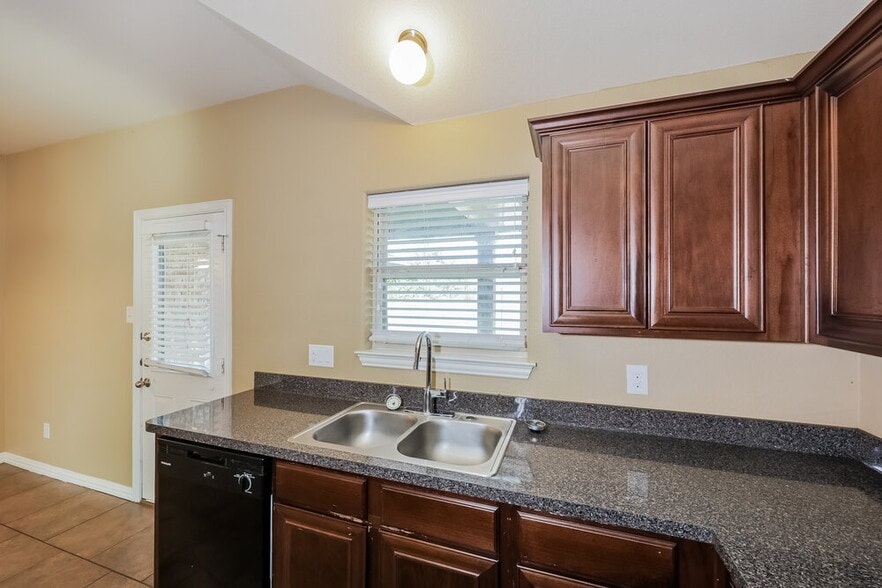 Building Photo - 7681 Hollow Point Dr