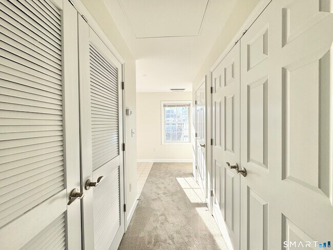 Building Photo - 36 Fairgate Dr