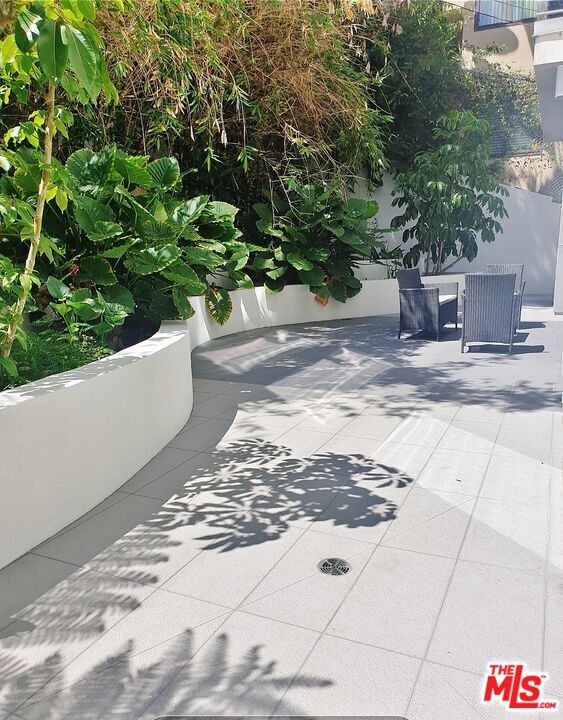 Building Photo - 1611 S Beverly Glen Blvd