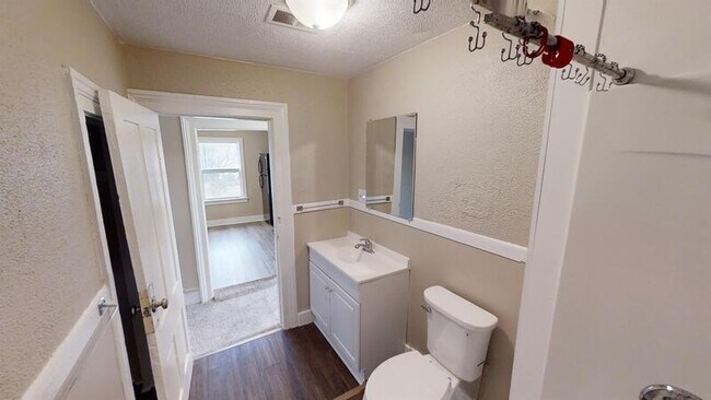 Building Photo - 716 Pearl St