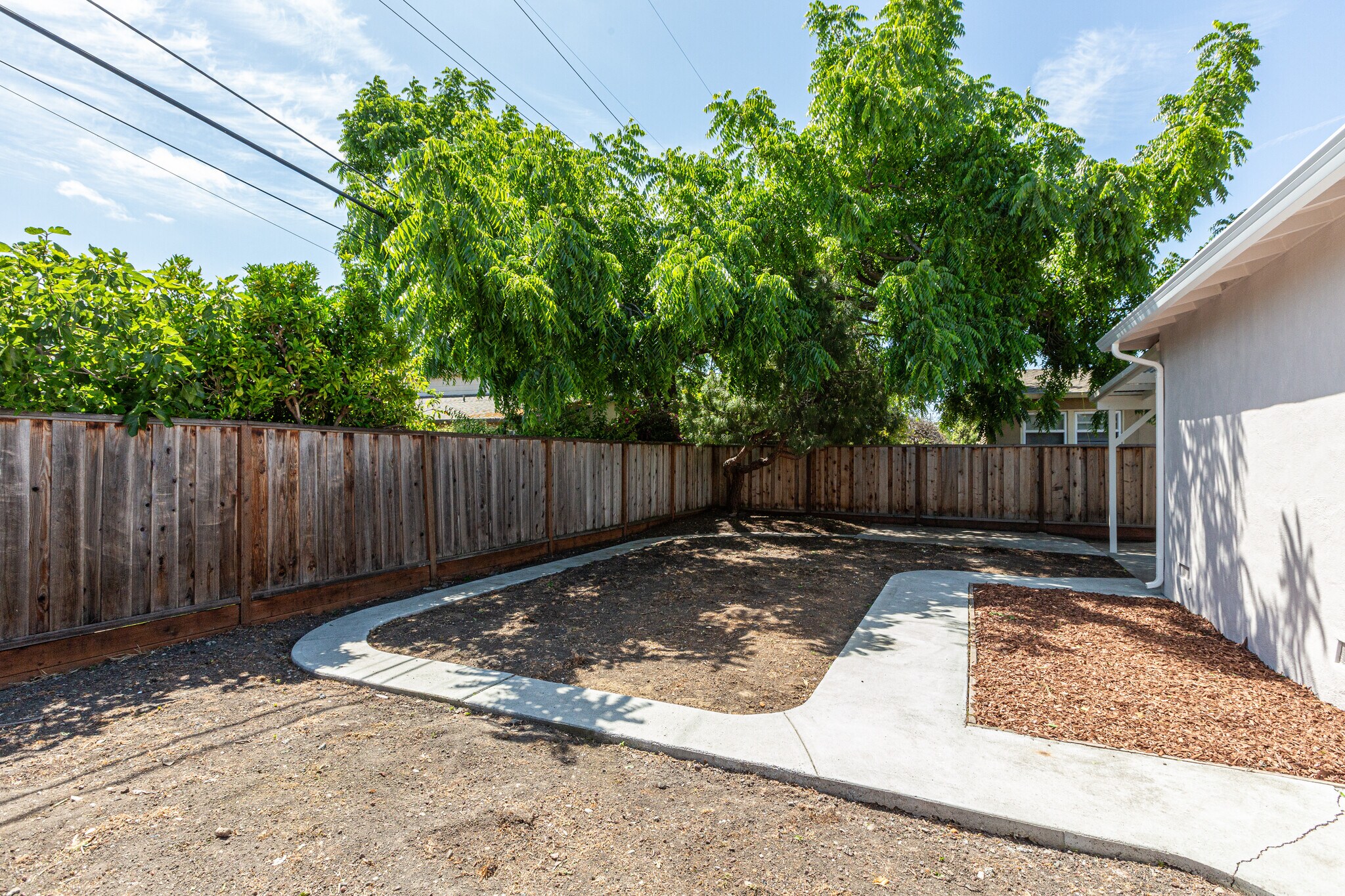 Building Photo - 720 Santa Paula Ave