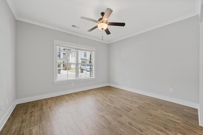 Building Photo - 1504 Cottage Grv