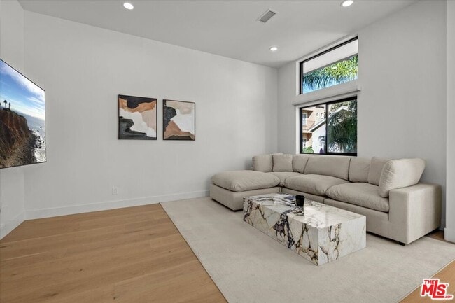 Building Photo - 6730 Esplanade