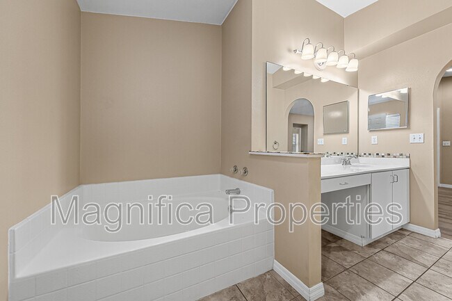 Building Photo - 1528 Vista Lake Cir