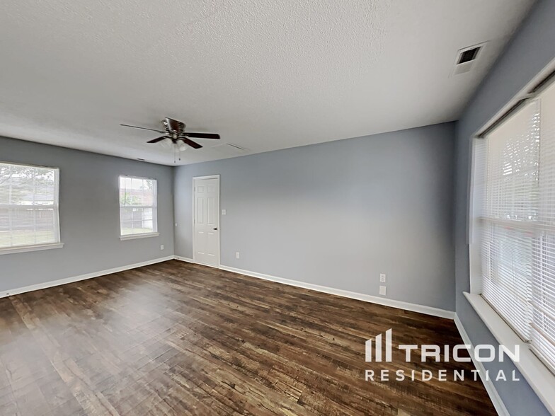 Building Photo - 5814 Coral Ridge Ln