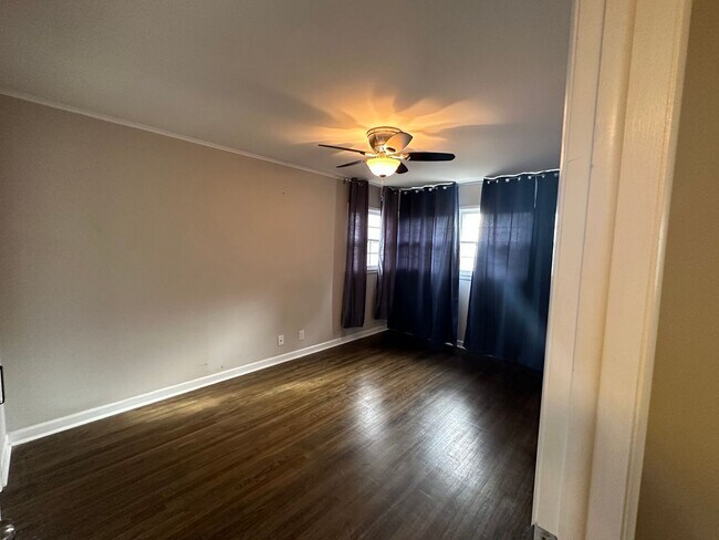 Building Photo - This home is adorable and move in ready!