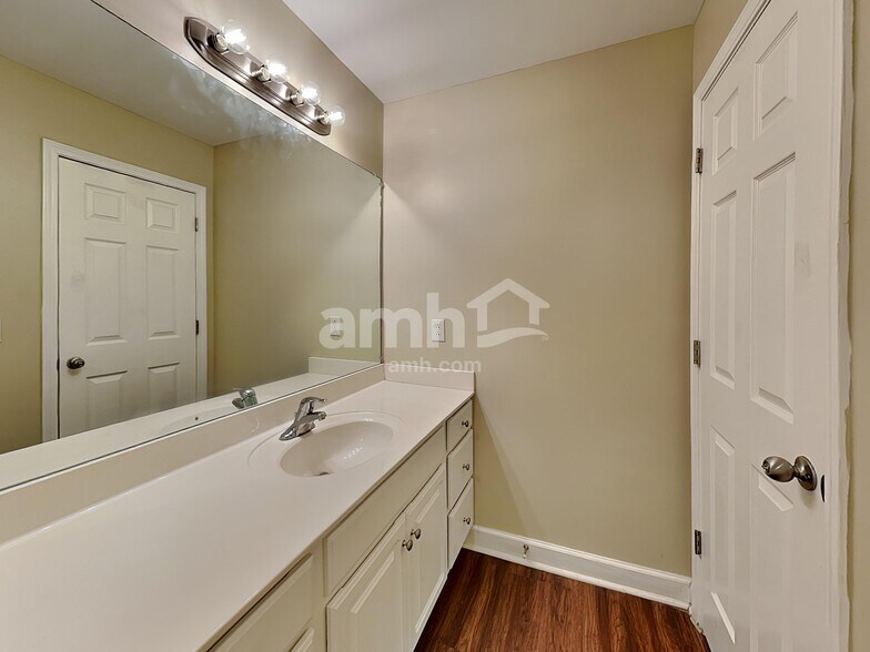 Building Photo - 1711 Ironwood Ct