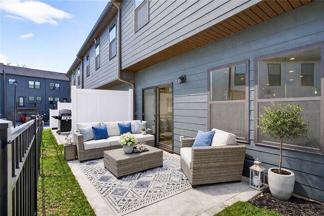 Building Photo - 325 Enchanted Ct