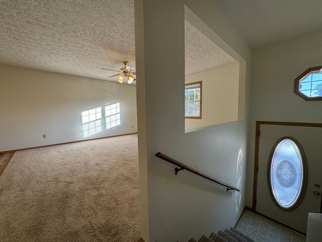 Building Photo - Charming 3-Bed, 2-Bath Home Just Minutes from Fort Leonard Wood!