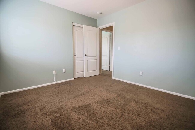 Building Photo - Southern Highlands Beauty with Expansive Loft & Designer Upgrades!