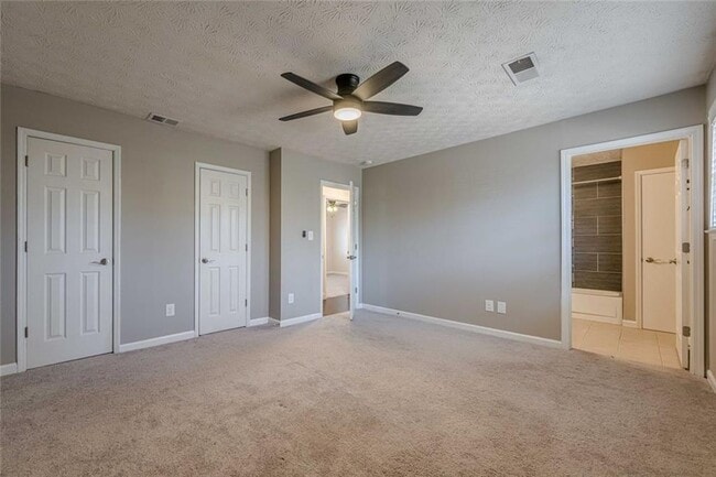 Building Photo - 2491 Redfield Dr