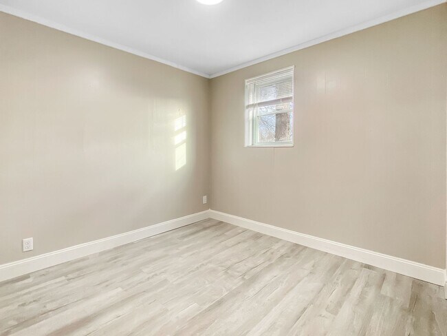 Building Photo - 104 S Beechtree St