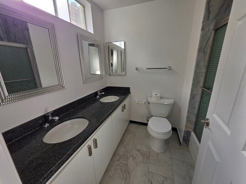 Building Photo - 1250 S Westgate Ave