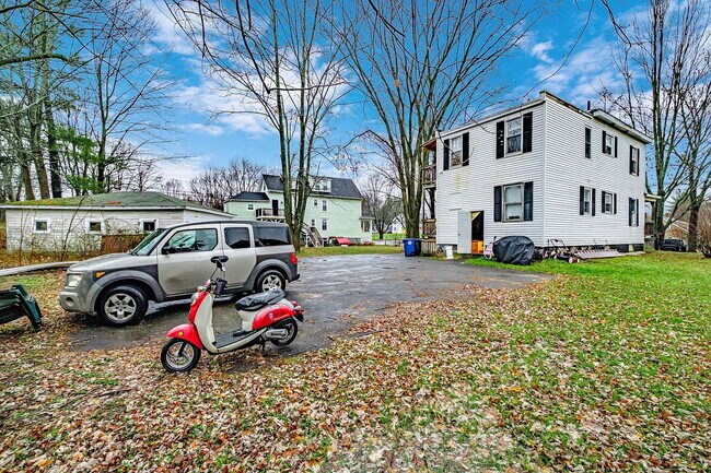 Building Photo - Beautiful 2-Bedroom Apartment – Quiet, Private Setting in Westbrook, Available September 1st