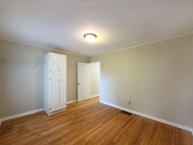 Building Photo - Cutest Bungalow in the Heart of Hapeville 3 bed/2 bath