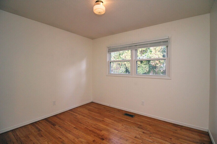 Building Photo - 5611 NE Skidmore St