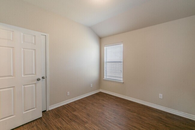 Building Photo - 6141 Bowfin Dr