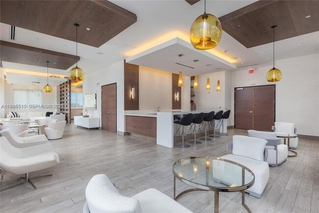 Building Photo - 999 SW 1st Ave