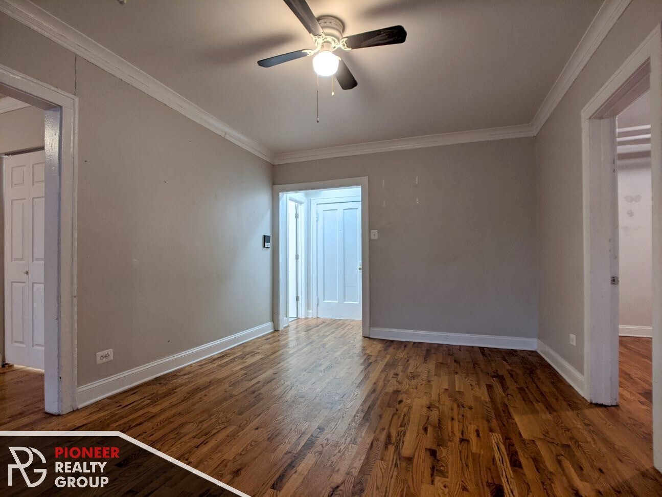 Building Photo - 3837 N Greenview Ave