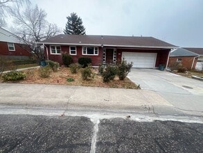 Building Photo - 4 Bedroom 2 Bathroom