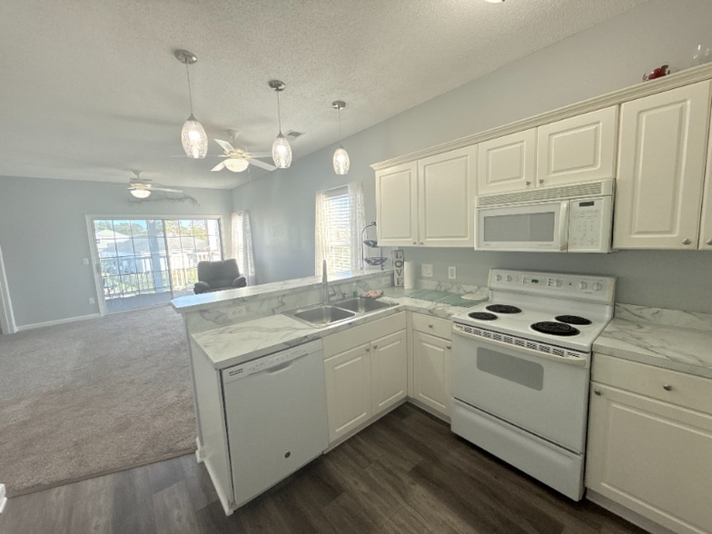 Primary Photo - 2040 Cross Gate Blvd